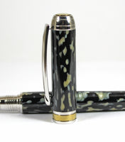 Queens Fountain pen in Conway Stewart Black & White Casein