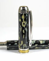Queens Fountain pen in Conway Stewart Black & White Casein